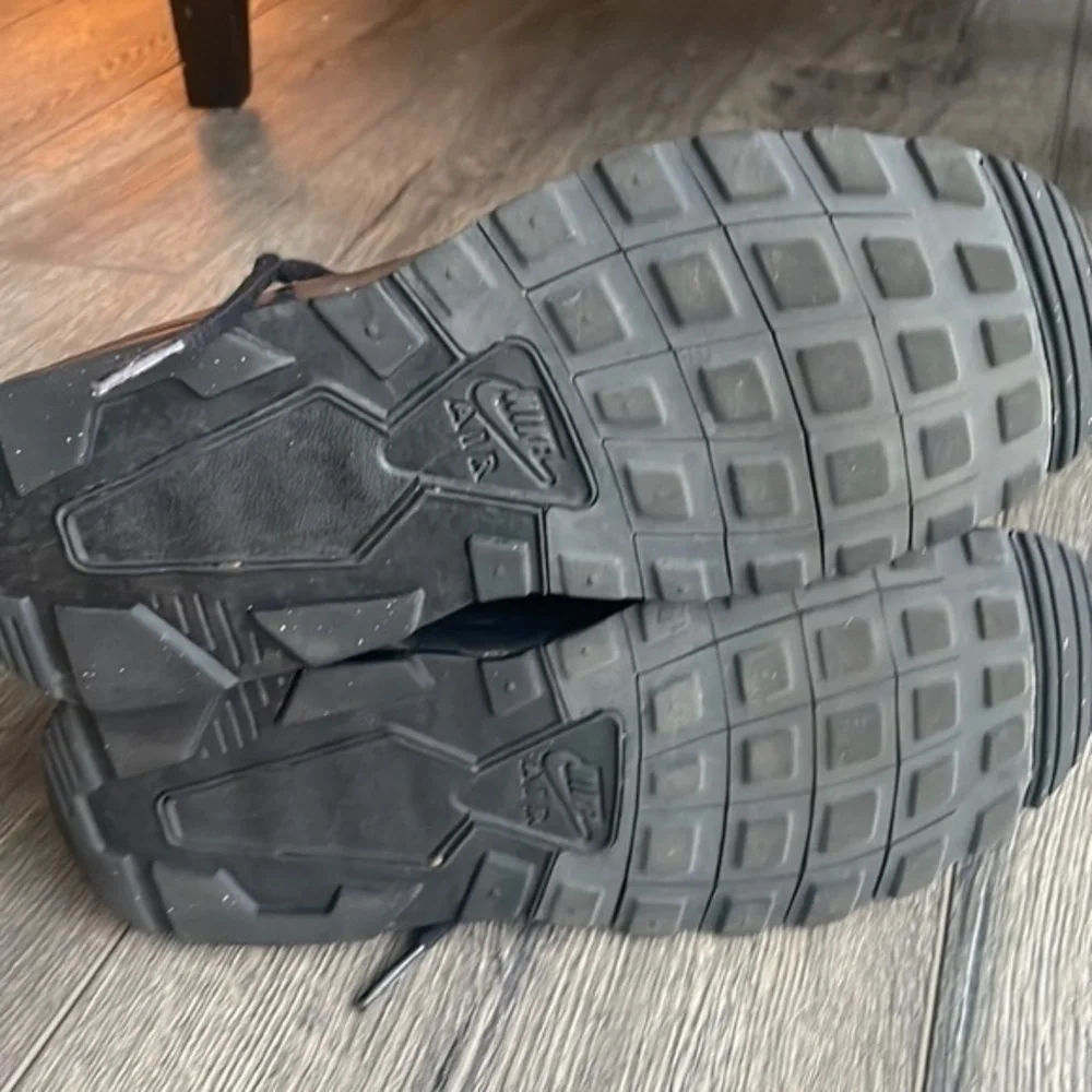 Nike shoes air youth size 5 or women’s size 6.5